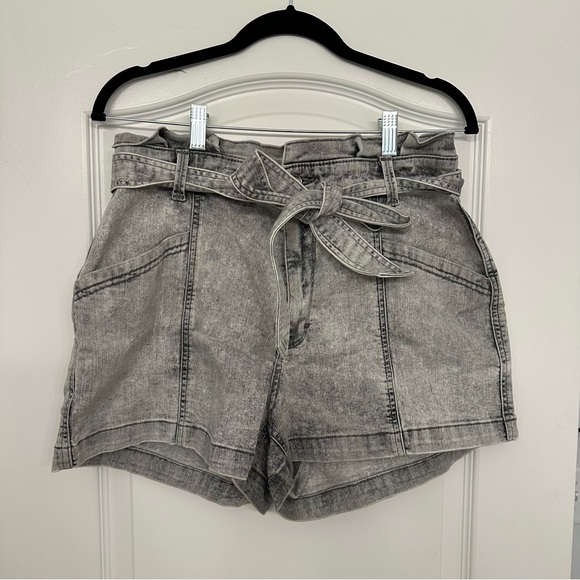 Target Universal Thread Shorts - Picture 4 of 6